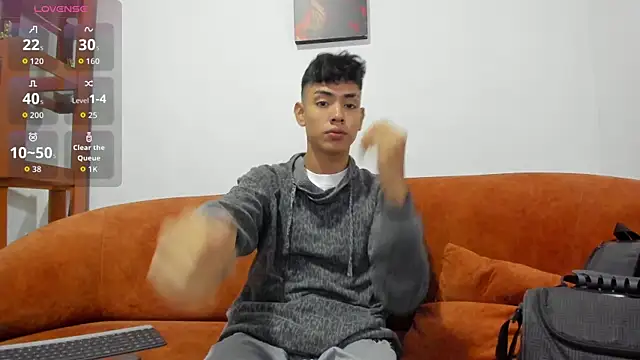 LoganTwink18 online show from October 22, 11:03 am