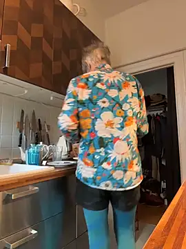 SexyLeon8 online show from February 23, 8:05 am