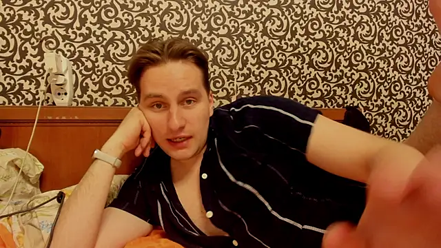 romiosabrino online show from April 16, 9:39 pm