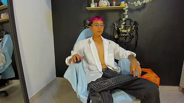 CharlieeBlak3 online show from January 9, 7:30 pm