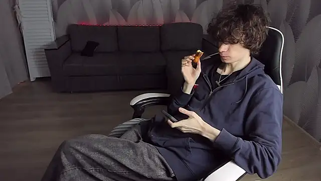 Snapshot of Edvard_Blare chatting on October 5, 1:37 pm Edvard Blare online show from October 5, 1:37 pm