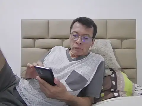 skinnylatino51 online show from April 7, 12:54 am