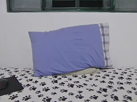 Snapshot of skinnylatino51 chatting on October 31, 2:57 am skinnylatino51 online show from October 31, 2:57 am