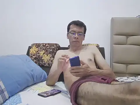 skinnylatino51 online show from May 9, 1:06 am