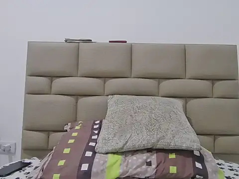 skinnylatino51 online show from April 1, 12:45 am