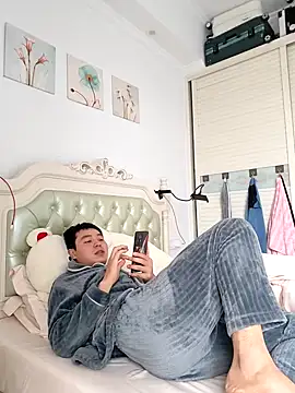 defgghj online show from October 24, 8:27 am