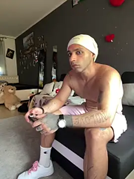 1Richrichard1 online show from June 20, 4:01 pm