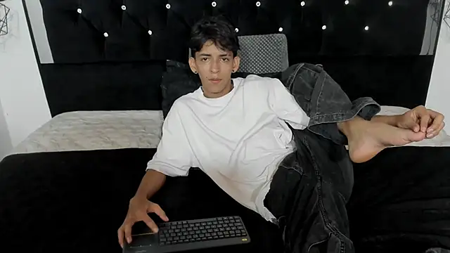 Sebas cat online show from February 2, 3:38 am