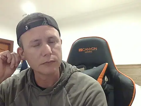 TroyDieselXXX online show from April 28, 6:23 pm