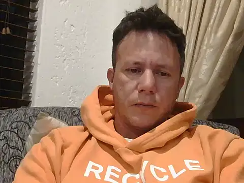 Snapshot of TroyDieselXXX chatting on November 2, 6:34 pm TroyDieselXXX online show from November 2, 6:34 pm