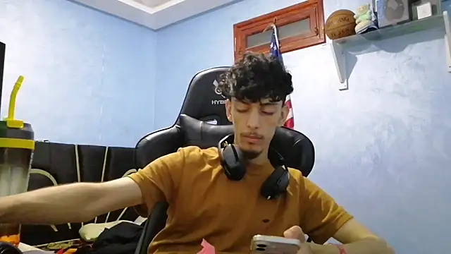 Snapshot of Dark_DesireX chatting on October 16, 9:34 pm Dark DesireX online show from October 16, 9:34 pm