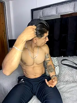 Snapshot of MR_MUSCLE chatting on October 1, 11:47 am MR MUSCLE online show from October 1, 11:47 am