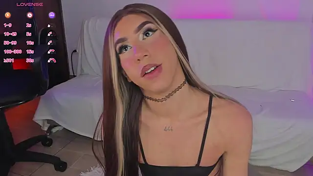 Snapshot of Samantha_Mami chatting on October 12, 5:23 am Samantha Mami online show from October 12, 5:23 am