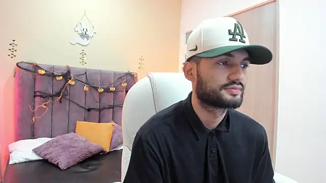 Snapshot of Ryan_Jackson_ chatting on October 5, 1:31 am Ryan Jackson online show from October 5, 1:31 am