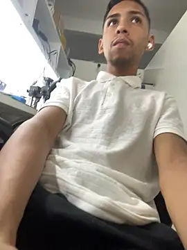 Oqui online show from April 22, 6:45 pm