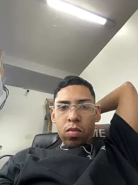 Oqui online show from April 20, 9:28 pm