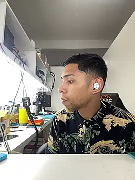 Oqui online show from April 1, 8:17 pm