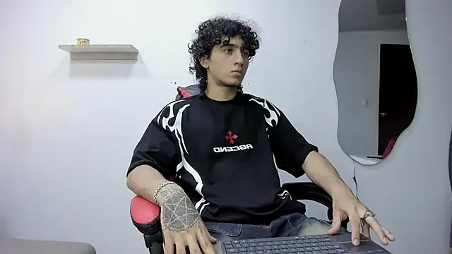 Snapshot of JackesTaylor chatting on October 30, 8:05 am JackesTaylor online show from October 30, 8:05 am