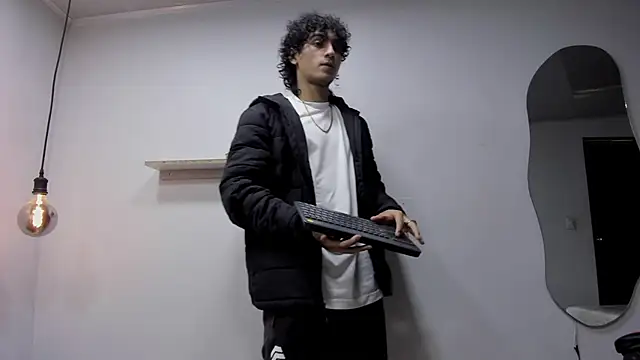 Snapshot of JackesTaylor chatting on November 2, 5:01 am JackesTaylor online show from November 2, 5:01 am