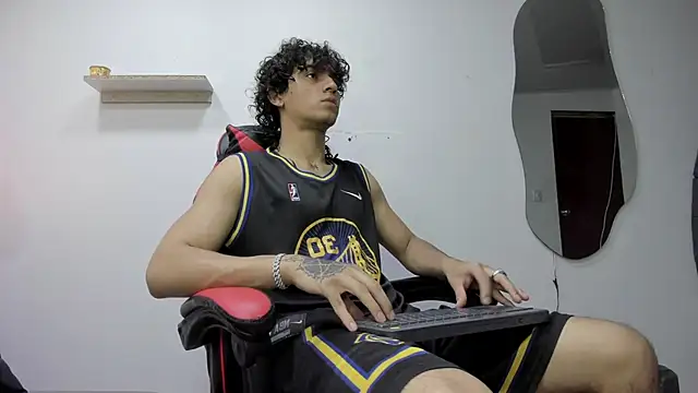 Snapshot of JackesTaylor chatting on October 19, 5:01 am JackesTaylor online show from October 19, 5:01 am