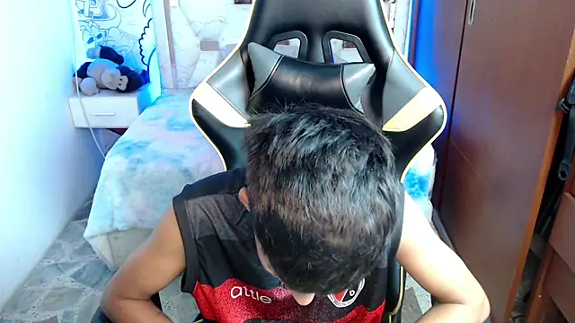 yiisu  online show from October 27, 6:10 pm