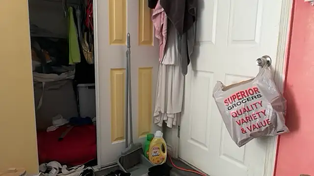 Snapshot of kSwisssxxx chatting on October 16, 8:17 pm kSwisssxxx online show from October 16, 8:17 pm