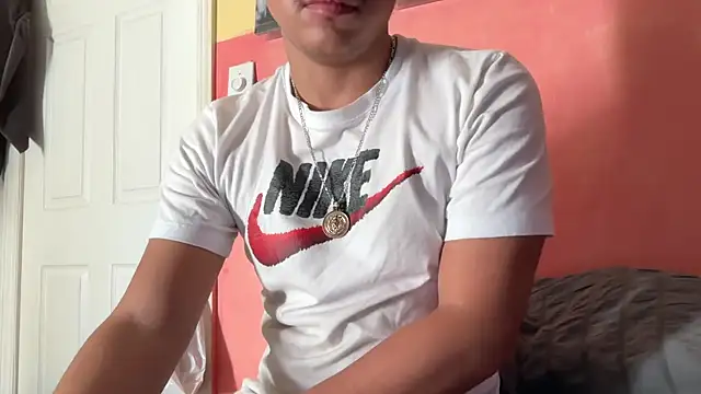 Snapshot of kSwisssxxx chatting on October 30, 10:44 pm kSwisssxxx online show from October 30, 10:44 pm