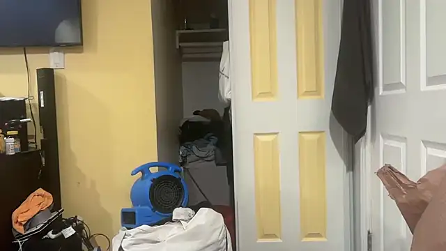 Snapshot of kSwisssxxx chatting on October 25, 3:19 am kSwisssxxx online show from October 25, 3:19 am