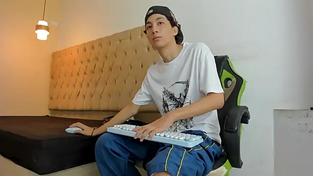 Darkknightx01 online show from March 30, 2:12 am