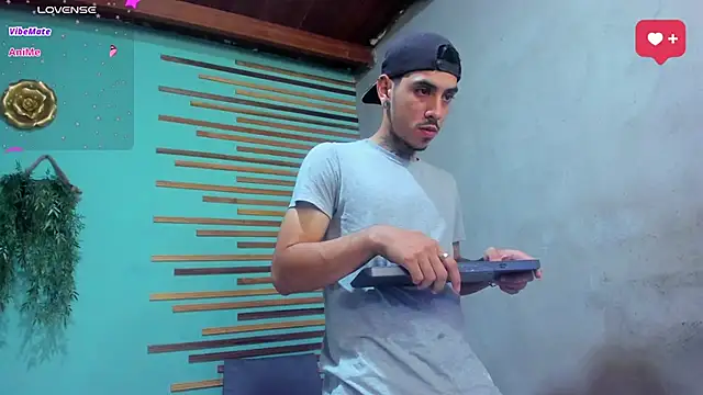 Snapshot of jharol_cardonaa chatting on October 29, 1:19 am jharol cardonaa online show from October 29, 1:19 am