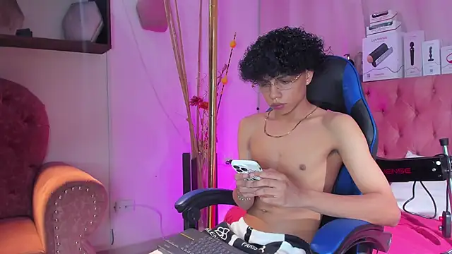  taylor black online show from April 14, 9:03 pm