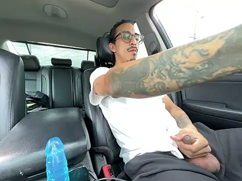 bigdickkane300 online show from May 17, 10:28 pm