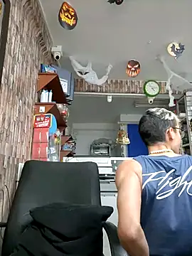 Snapshot of moorejhosua chatting on November 1, 9:08 pm moorejhosua online show from November 1, 9:08 pm