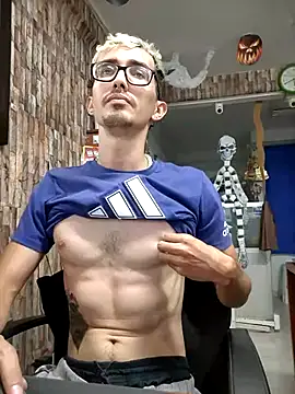 Snapshot of moorejhosua chatting on October 20, 10:35 pm moorejhosua online show from October 20, 10:35 pm