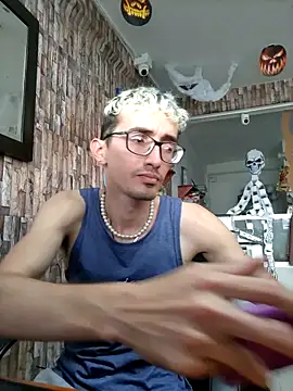 Snapshot of moorejhosua chatting on October 31, 9:07 pm moorejhosua online show from October 31, 9:07 pm