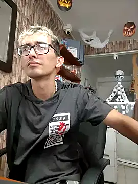 Snapshot of moorejhosua chatting on October 28, 8:00 pm moorejhosua online show from October 28, 8:00 pm