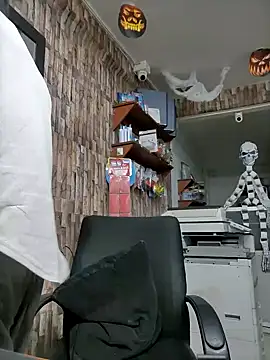 Snapshot of moorejhosua chatting on October 21, 10:45 pm moorejhosua online show from October 21, 10:45 pm