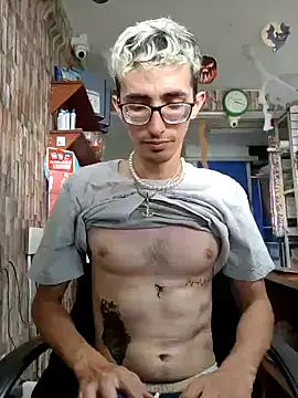 Snapshot of moorejhosua chatting on October 29, 8:12 pm moorejhosua online show from October 29, 8:12 pm