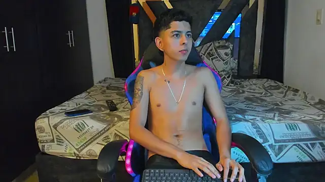 Gomez c  online show from March 4, 10:00 am