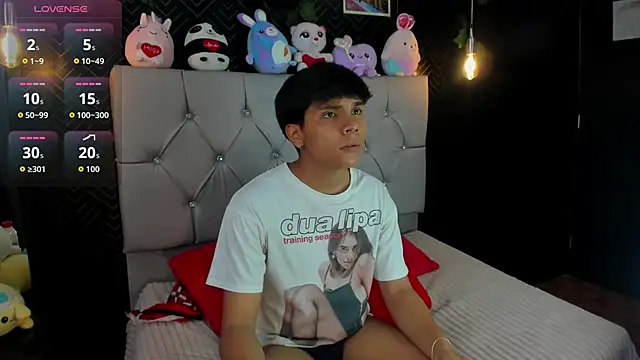 Snapshot of Thiago_Kozak chatting on September 9, 1:43 pm Thiago Kozak online show from September 9, 1:43 pm