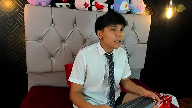 Snapshot of Thiago_Kozak chatting on September 29, 1:30 pm Thiago Kozak online show from September 29, 1:30 pm