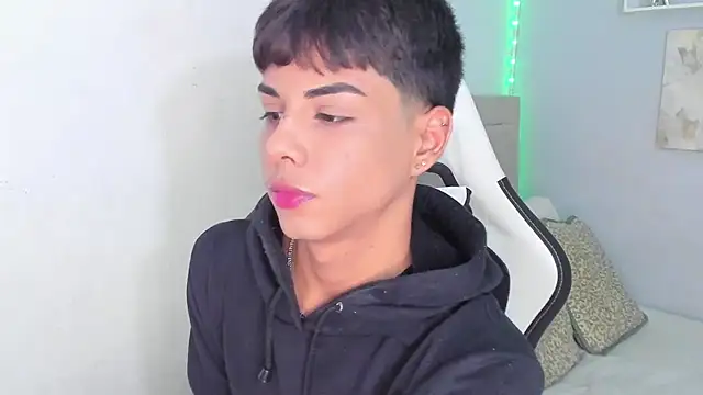 Snapshot of Thomas_wil chatting on October 29, 7:11 am Thomas wil online show from October 29, 7:11 am