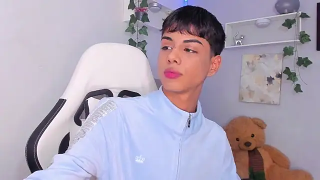 Snapshot of Thomas_wil chatting on November 1, 1:20 am Thomas wil online show from November 1, 1:20 am