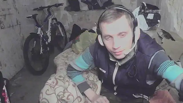 Snapshot of makarov1993 chatting on October 21, 9:17 pm makarov1993 online show from October 21, 9:17 pm