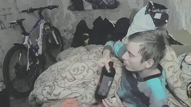 Snapshot of makarov1993 chatting on October 23, 8:18 am makarov1993 online show from October 23, 8:18 am