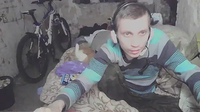 Snapshot of makarov1993 chatting on October 17, 9:02 am makarov1993 online show from October 17, 9:02 am