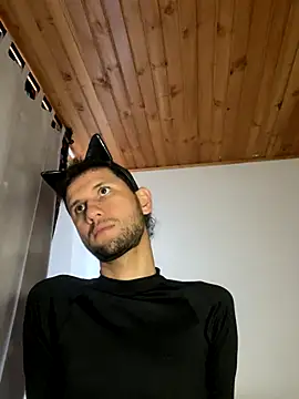 Snapshot of Michaell_Spinelly chatting on October 31, 8:45 pm Michaell Spinelly online show from October 31, 8:45 pm