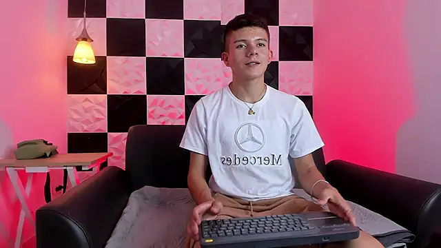 Snapshot of AndyFame1 chatting on September 29, 7:10 pm AndyFame1 online show from September 29, 7:10 pm
