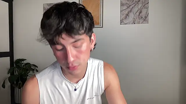 sweettaaron01 online show from May 6, 1:17 am