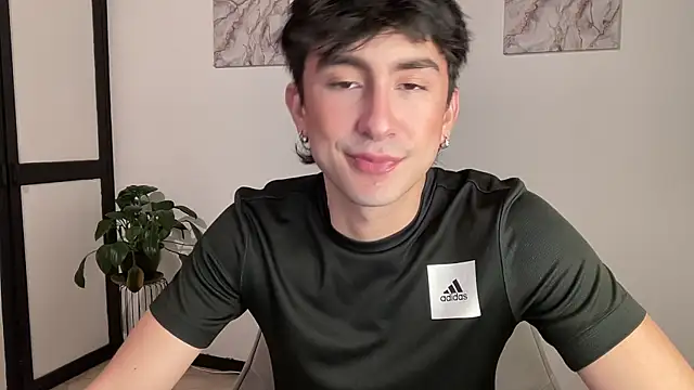 sweettaaron01 online show from May 5, 12:56 am